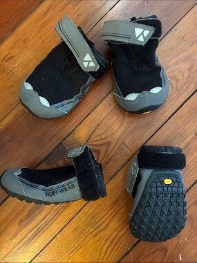 Ruffwear dog boots, set of 4, size 2.5 inch